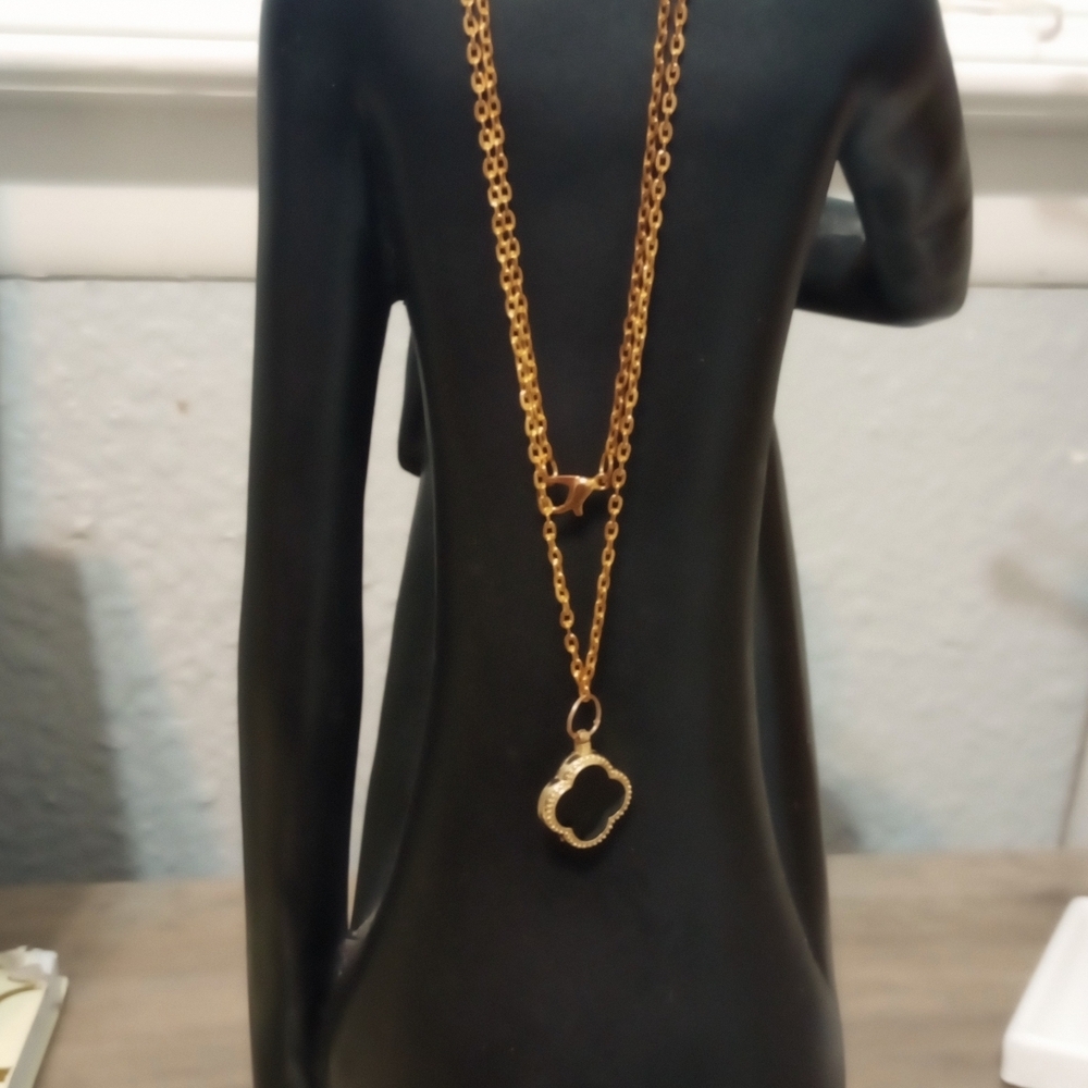 Elegant Gold and Black Pendant Necklace - Picture 2 of 11